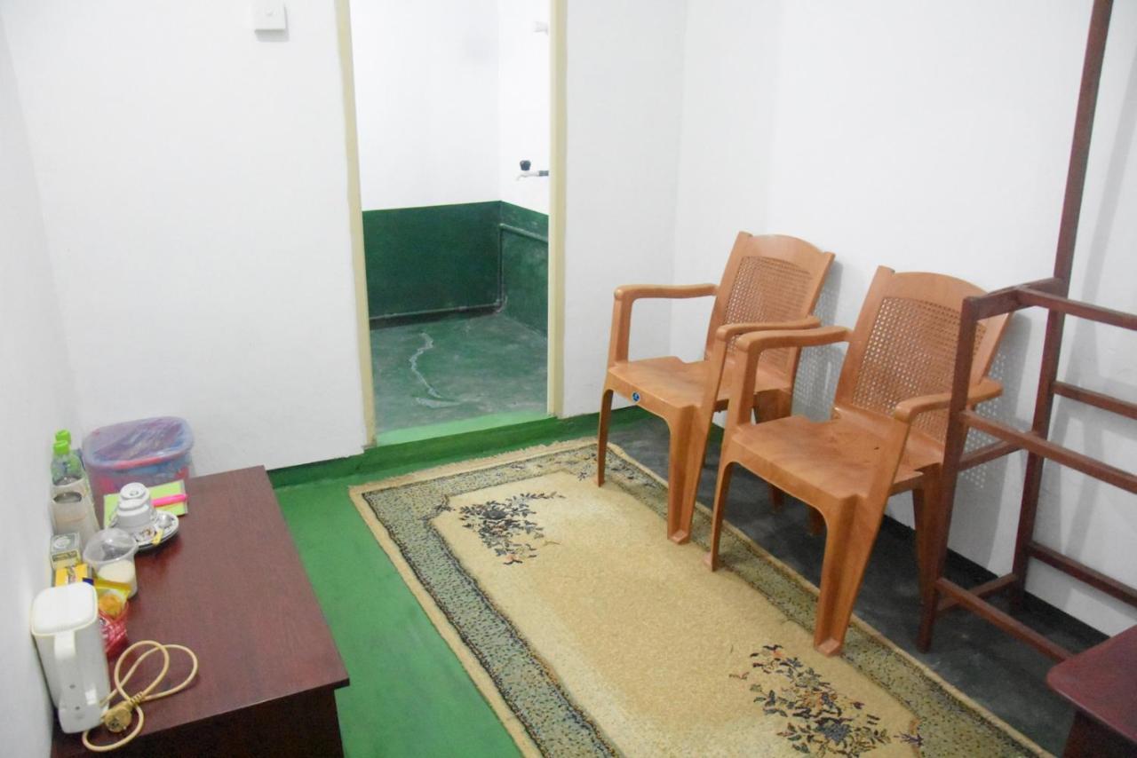 Meera Homestay & Guest House Anuradhapura Exteriör bild