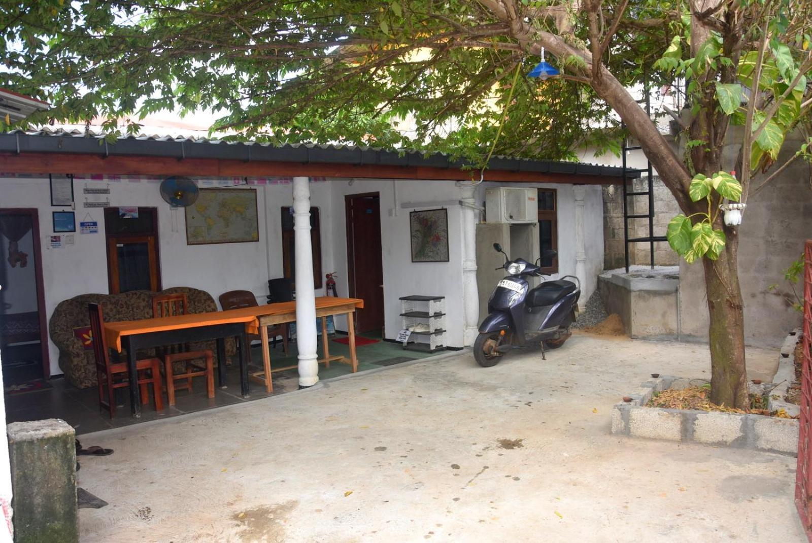 Meera Homestay & Guest House Anuradhapura Exteriör bild