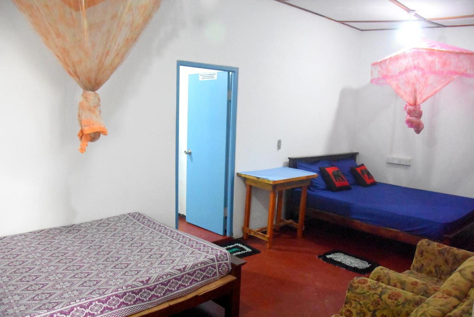 Meera Homestay & Guest House Anuradhapura Exteriör bild