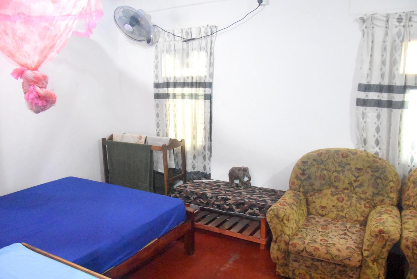 Meera Homestay & Guest House Anuradhapura Exteriör bild