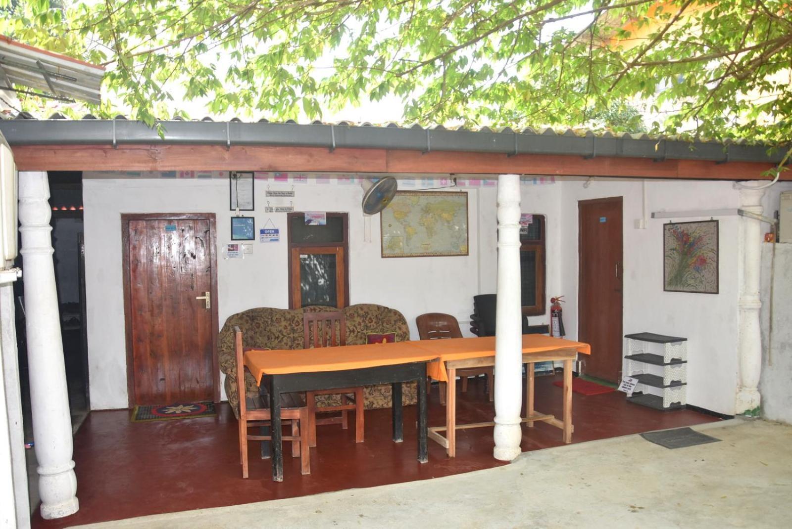 Meera Homestay & Guest House Anuradhapura Exteriör bild