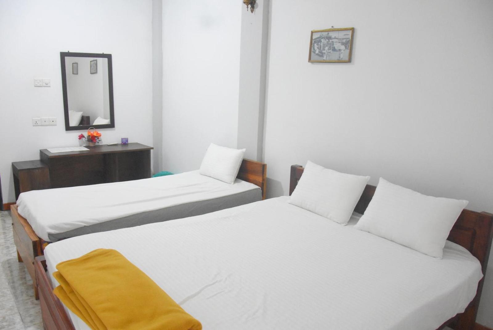 Meera Homestay & Guest House Anuradhapura Exteriör bild